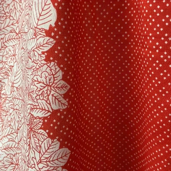 BEAUTIFUL CORAL & WHITE LEAF BORDER DESIGN SQUARE SCARF MEASURES APPROX 26”x26” - Picture 6 of 6